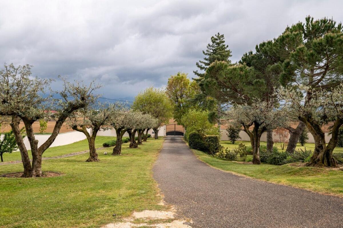 La Villa Moursoise 4 Etoiles Exterior foto