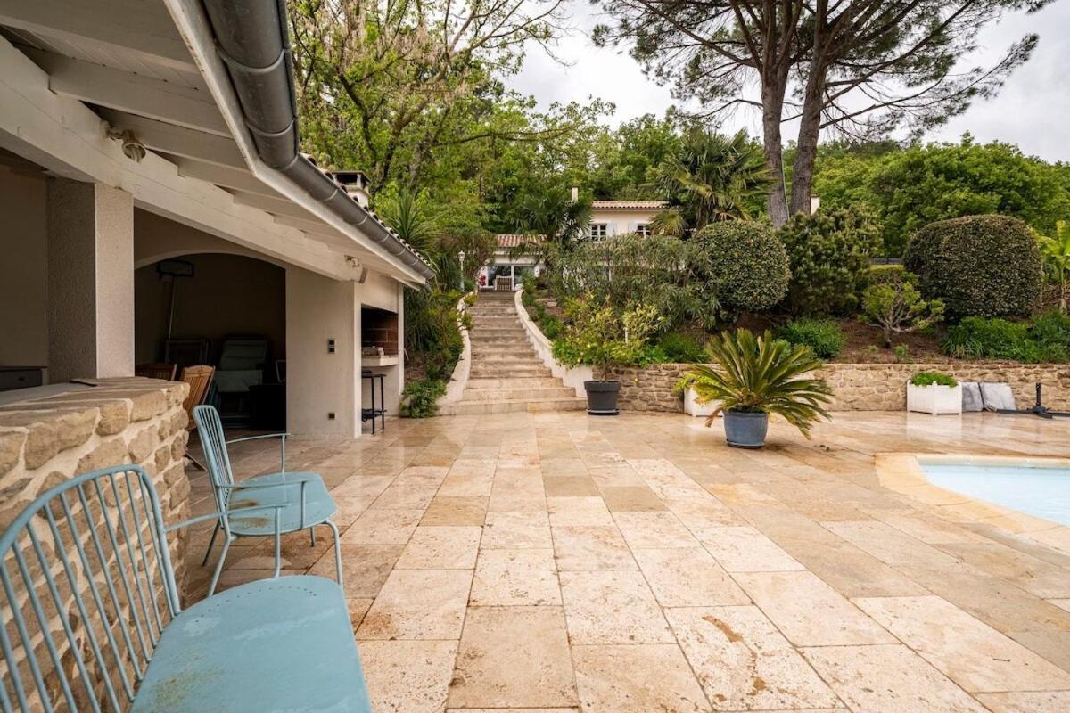 La Villa Moursoise 4 Etoiles Exterior foto